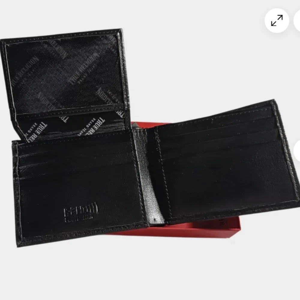 True Religion Mens Wallet Bifold Black Horseshoe Gold Logo Genuine Leather RFID